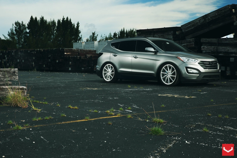 Đầu xe SantaFe độ mâm đa chấu màu bạc cực sang trọng