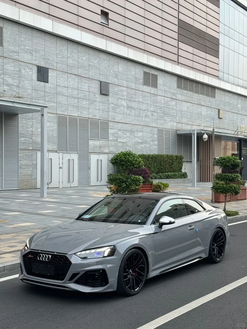 Lướt phố sang chảnh với xe 2 cửa chạy phố