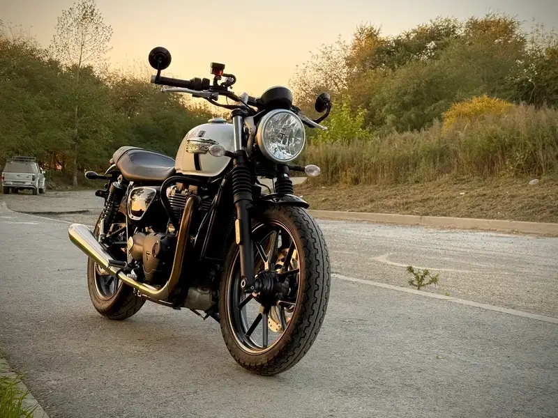 Xe classic phong trần đậm chất lãng tử bụi bặm