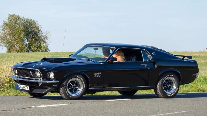 Thỏa đam mê mui trần với xe cơ bắp mỹ mui trần