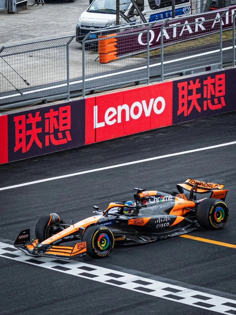 Đường đua nghẹt thở xe đua F1 đường đua