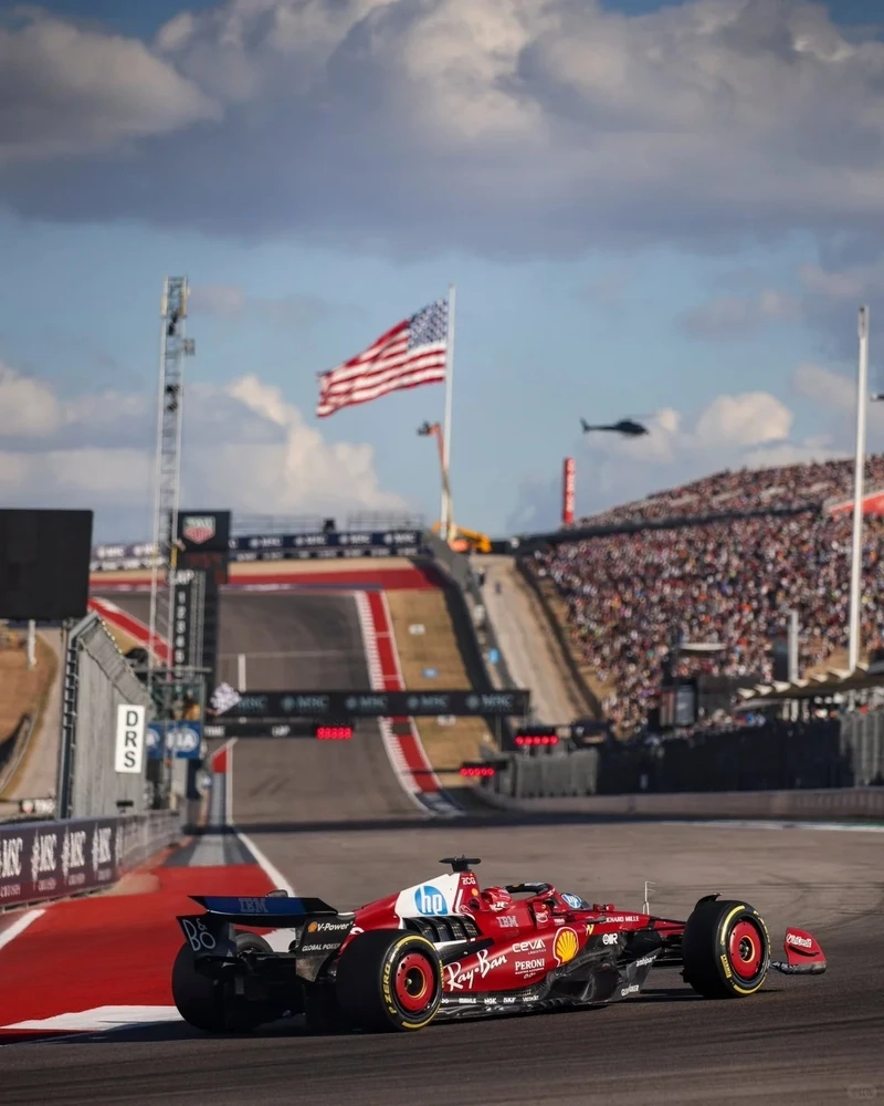 Hiện đại và sang trọng xe đua F1 hiện đại