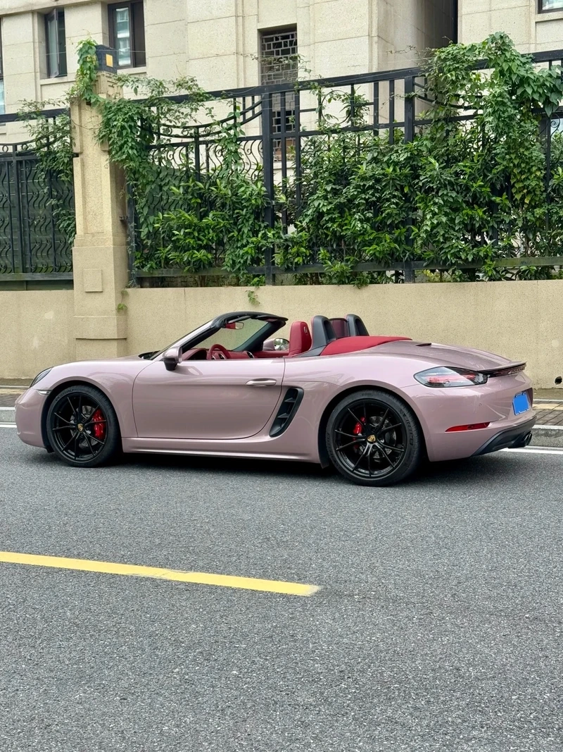 Cá tính nổi bật xe mui trần cá tính