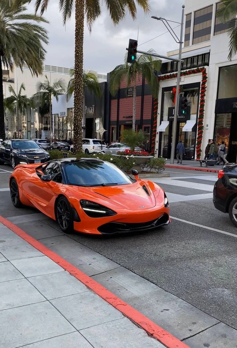 Phong cách ấn tượng cùng xe thể thao đẹp 2 cửa