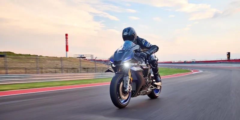 Cận cảnh cánh gió R1 hiệu suất cao