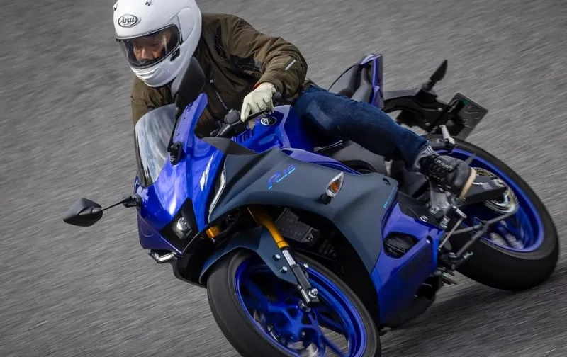 Tham khảo thông số kỹ thuật R15