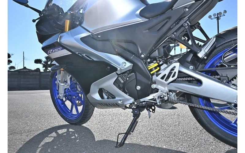 Mẫu R15 màu trắng thanh lịch