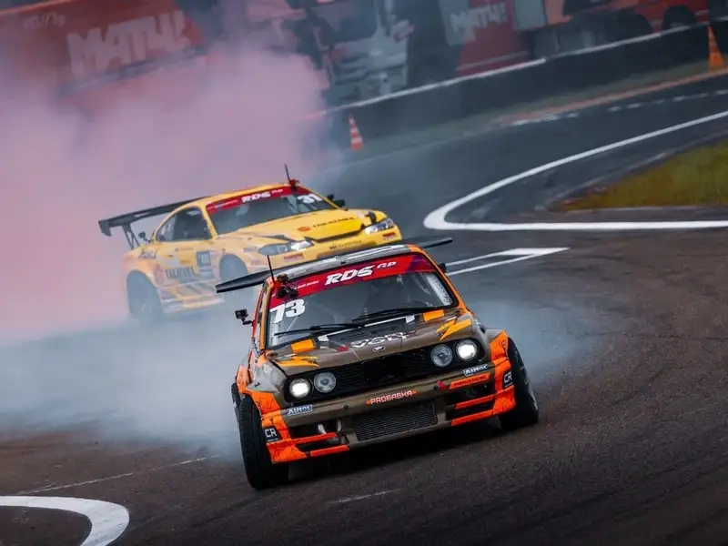Drift xe chuyên nghiệp đậm chất thể thao
