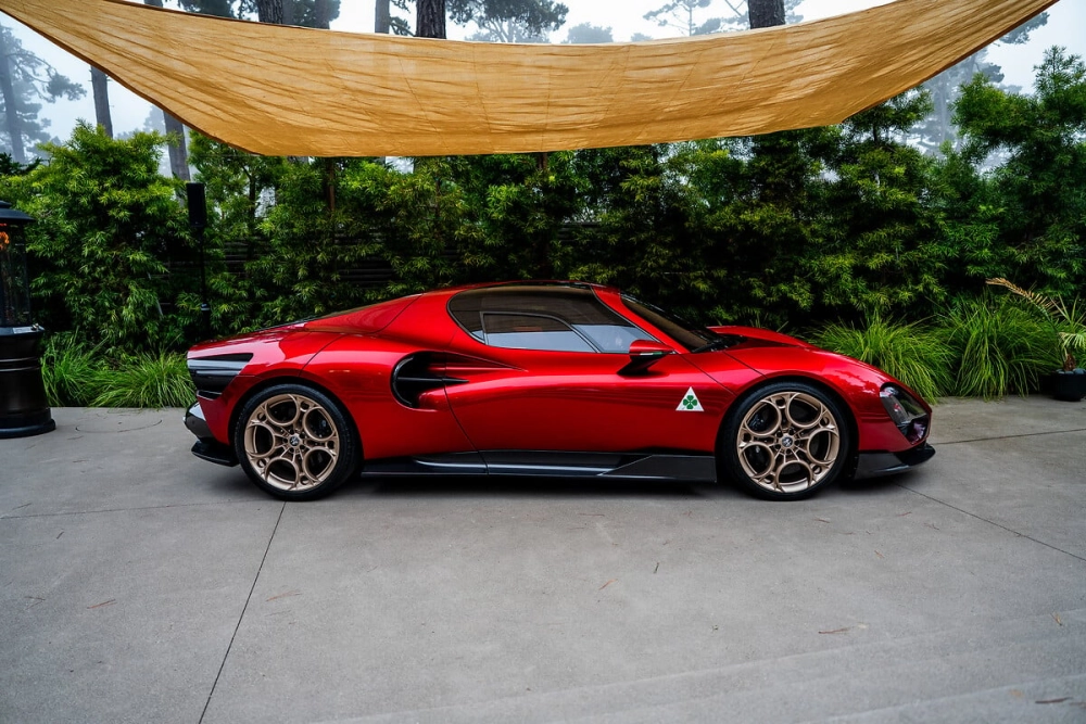 Sang trọng không gian nội thất Alfa Romeo 33 Stradale cổ điển