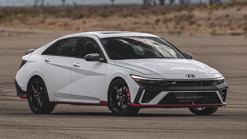 Xem ngay thước phim video review chi tiết Hyundai Elantra N