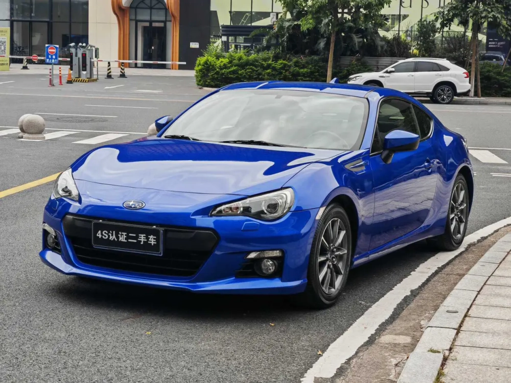 Cảm giác lái phấn khích cùng xe thể thao Subaru BRZ mới