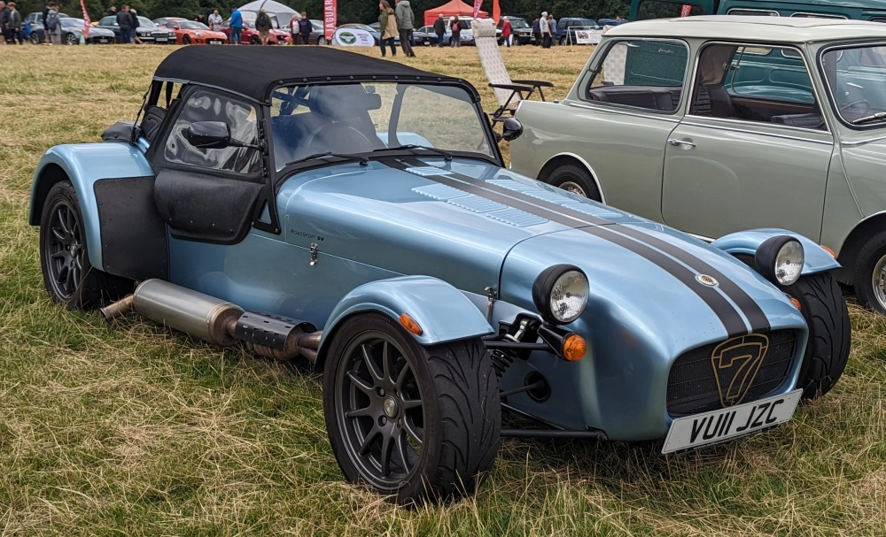 Kinh ngạc với con số tốc độ tối đa của Caterham 7