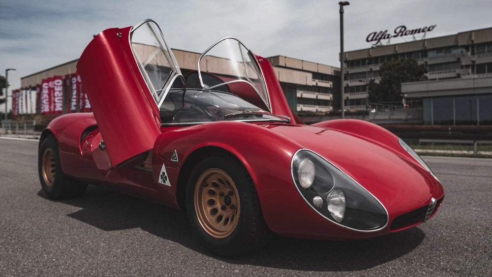 Ấn tượng với con số tốc độ tối đa Alfa Romeo 33 Stradale